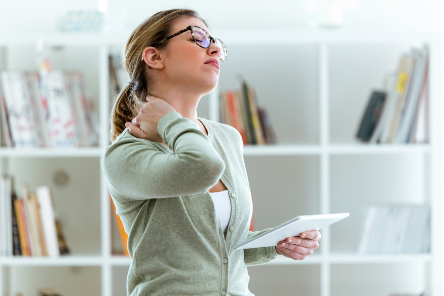 woman feeling neck and shoulder pain